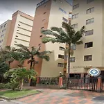Los Duques En Medellin, Es Un Lindo Alojamiento Entre Laureles Y Estadio