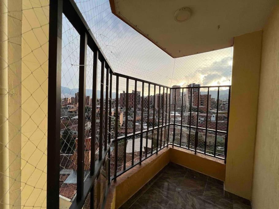 Apartamento Duques En Medellin, Es Un Lindo Alojamiento Entre Laureles Y Estadio *