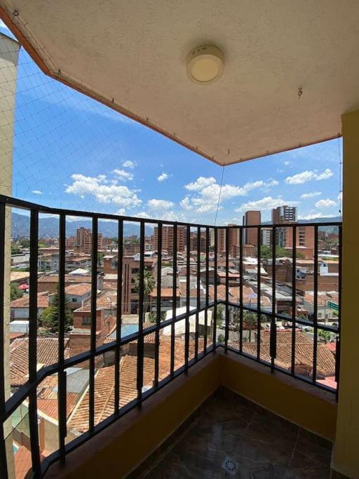 Duques En Medellin, Es Un Lindo Alojamiento Entre Laureles Y Estadio Apartamento